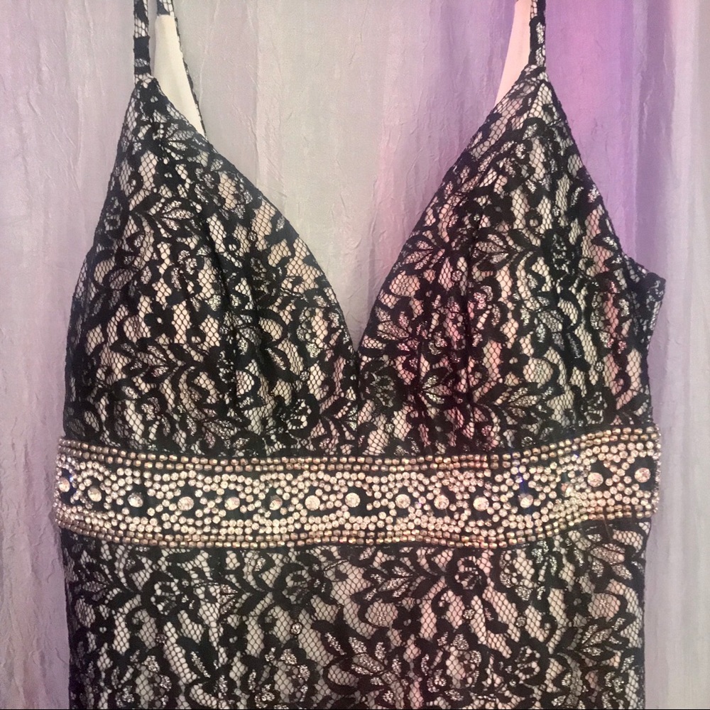 Black and white lace mermaid gown by Sequin Hearts - Picture 4 of 5